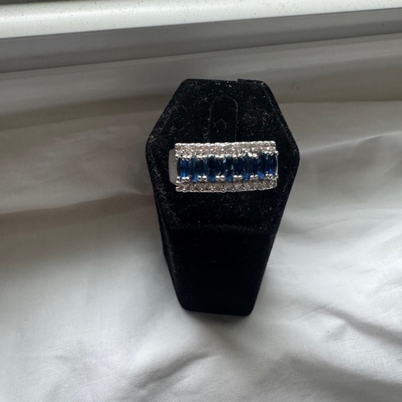 GLAMOUR ENGAGEMENT RING SIZE 10 - Picture 6 of 7